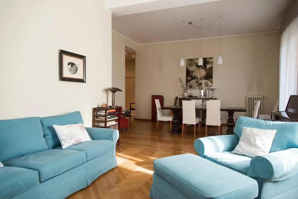 Επικοινωνία με το Brera Luxurious Elegant Bright Suite Downtown